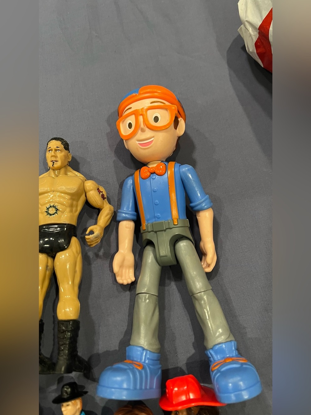 Kids Orange & Blue Cartoon Action Figure Toy about 60 counts